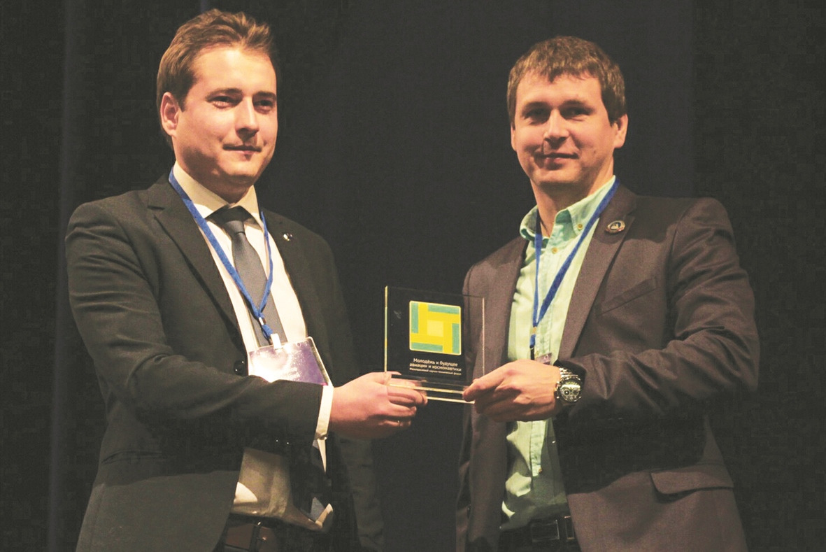 Двух сотрудников АПКБ наградили за инновационное развитие авиационной и космической отраслей