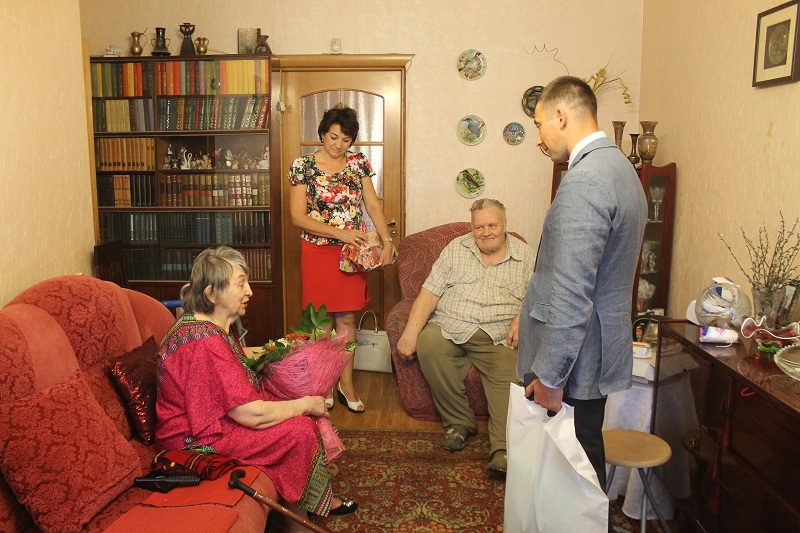 60 лет: супружеская пара из Ленинского района отметила бриллиантовую свадьбу