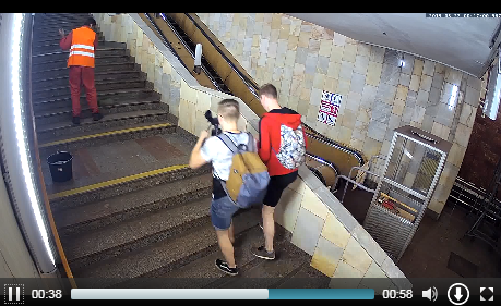 Скандально известный нижегородец Илья Молодцов «лег под поезд» на станции метро «Московская»