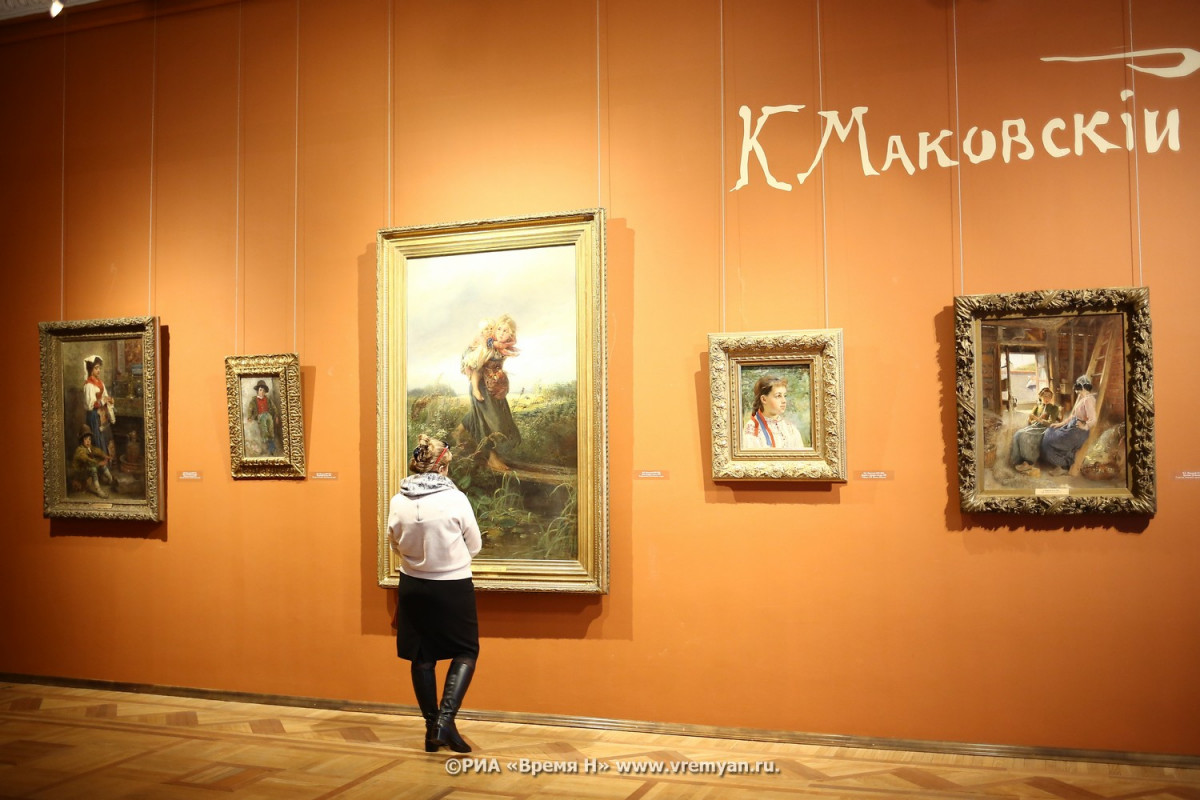 Выставка работ династии Маковских открылась в Нижегородском художественном музее