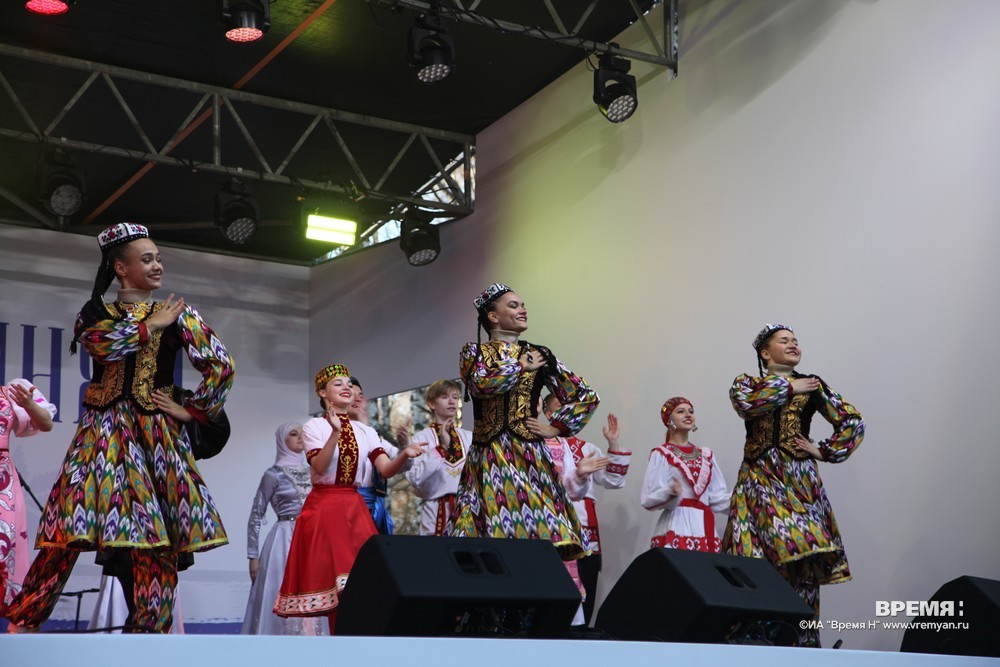 В День народного единства в Нижнем Новгороде состоялся межнациональный фестиваль «Россия объединяет»