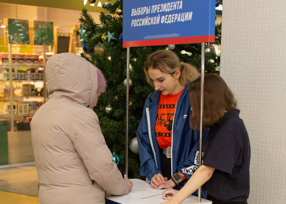 Сбор подписей за кандидата на выборы президента РФ Владимира Путина проходит в Кстове