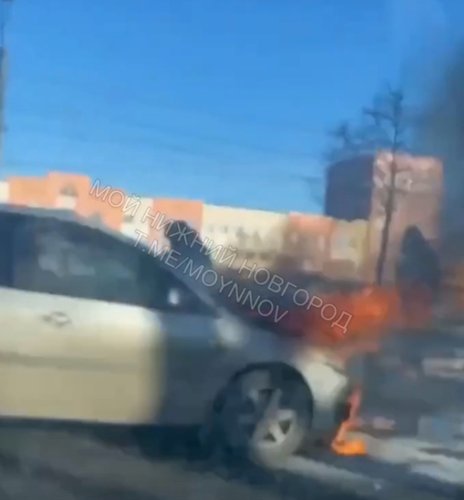 Автомобиль загорелся на проспекте Ленина 13 марта