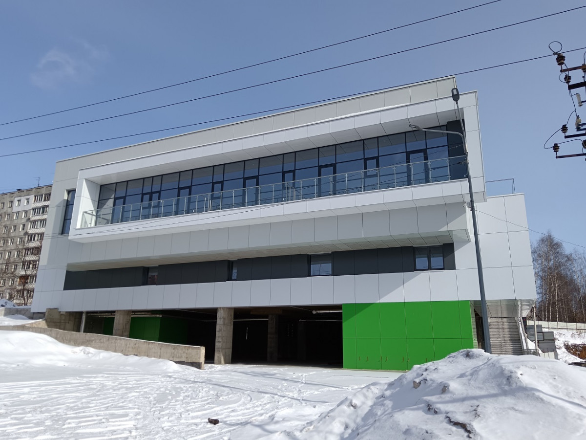 Торгово-офисный центр не спешат открывать в микрорайоне Кузнечиха