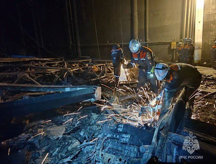 Спасатели МЧС России за день разобрали более 90 кубометров завалов на месте происшествия в Московской области