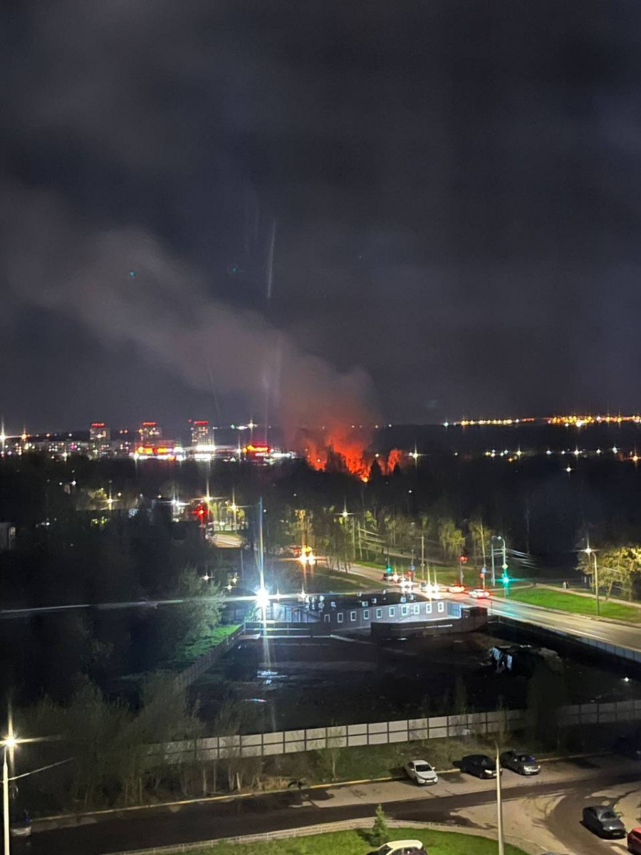 Частные дома горят на улице Янки Купалы в Нижнем Новгороде