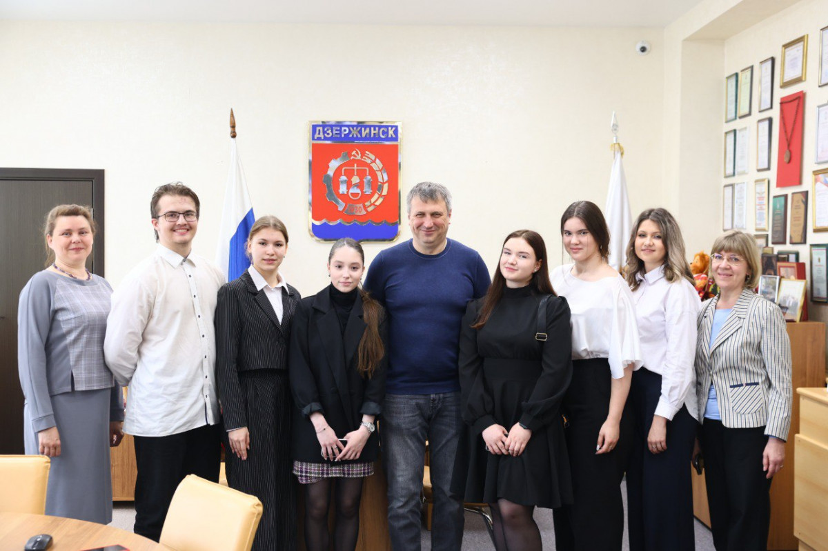 Глава Дзержинска Иван Носков познакомился с проектами Менделеевских классов